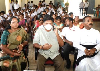 கைதடி  செவிப்புலன் விழிப்புலனற்றோர் பாடசாலைக்கு  சஜித் பிரேமதாஸ விஜயம்