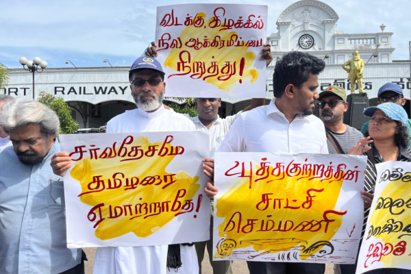 யாழ் செம்மணி படுகொலைக்கு எதிர்ப்பு தெரிவித்து கொழும்பில் போராட்டம்