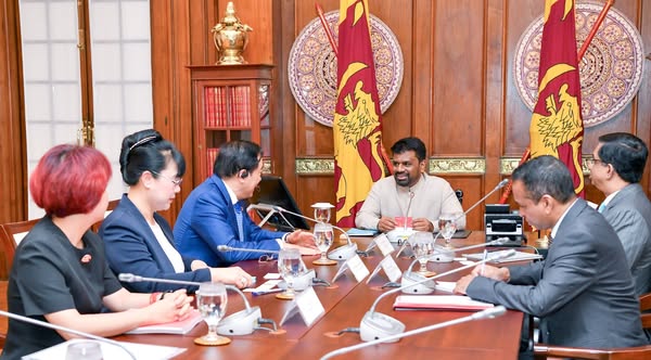 ஜனாதிபதிக்கும் வியட்நாமின் ரொக்ஸ் குழுமத்தின் பிரதானிகளுக்கும் இடையிலான சந்திப்பு