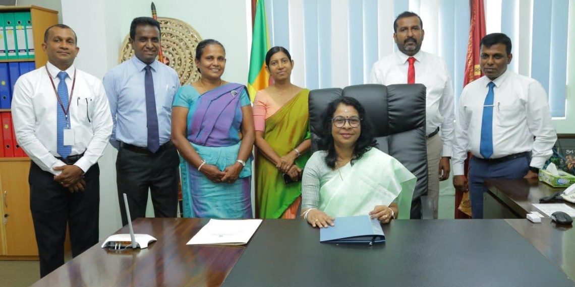 பதிவாளர் நாயகமாக பதவியேற்கும் முதல் பெண்