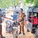மோட்டார் சைக்கிளில் தலைக்கவசம் அணியாமல் பயணித்த மாணவர்கள் விபத்து