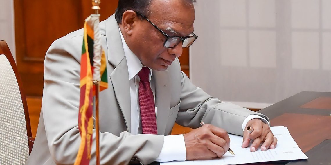 எரிசக்தி அமைச்சராக அநுர கருணாதிலக்க  பதவியேற்பு