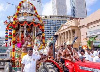 கொழும்பு செட்டியார் தெரு ஸ்ரீ புதிய கதிர்வேலாயுத சுவாமி ஆலயத்தின்  ஆடி வேல் வெள்ளிரத பவனி 