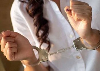 சிகரெட்டுகளை கடத்திய சீனப் பெண் கைது