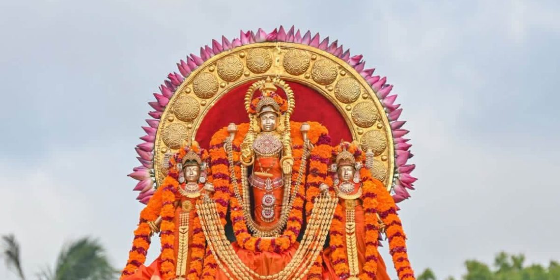 பவள ரதத்தில் சூரிய பகவான்!