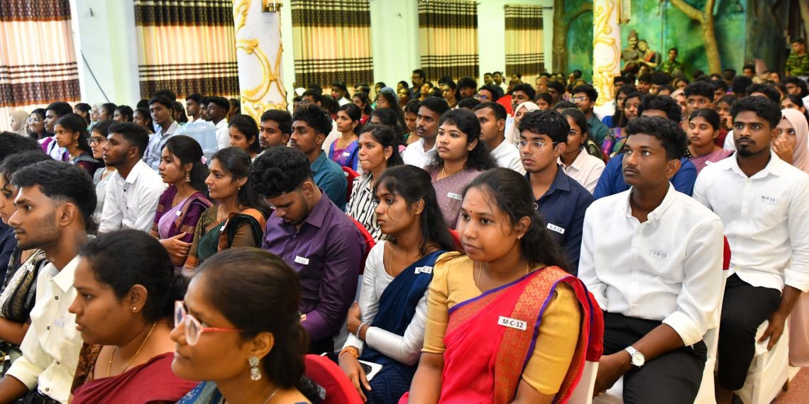 வடக்கில் உயர்தர மாணவர்களுக்கு ஜனாதிபதி நிதியத்தின் பாராட்டு நிகழ்வு