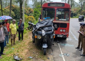 டிக்கோயா பகுதியில் முச்சக்கரவண்டி – பேருந்து மோதி விபத்து